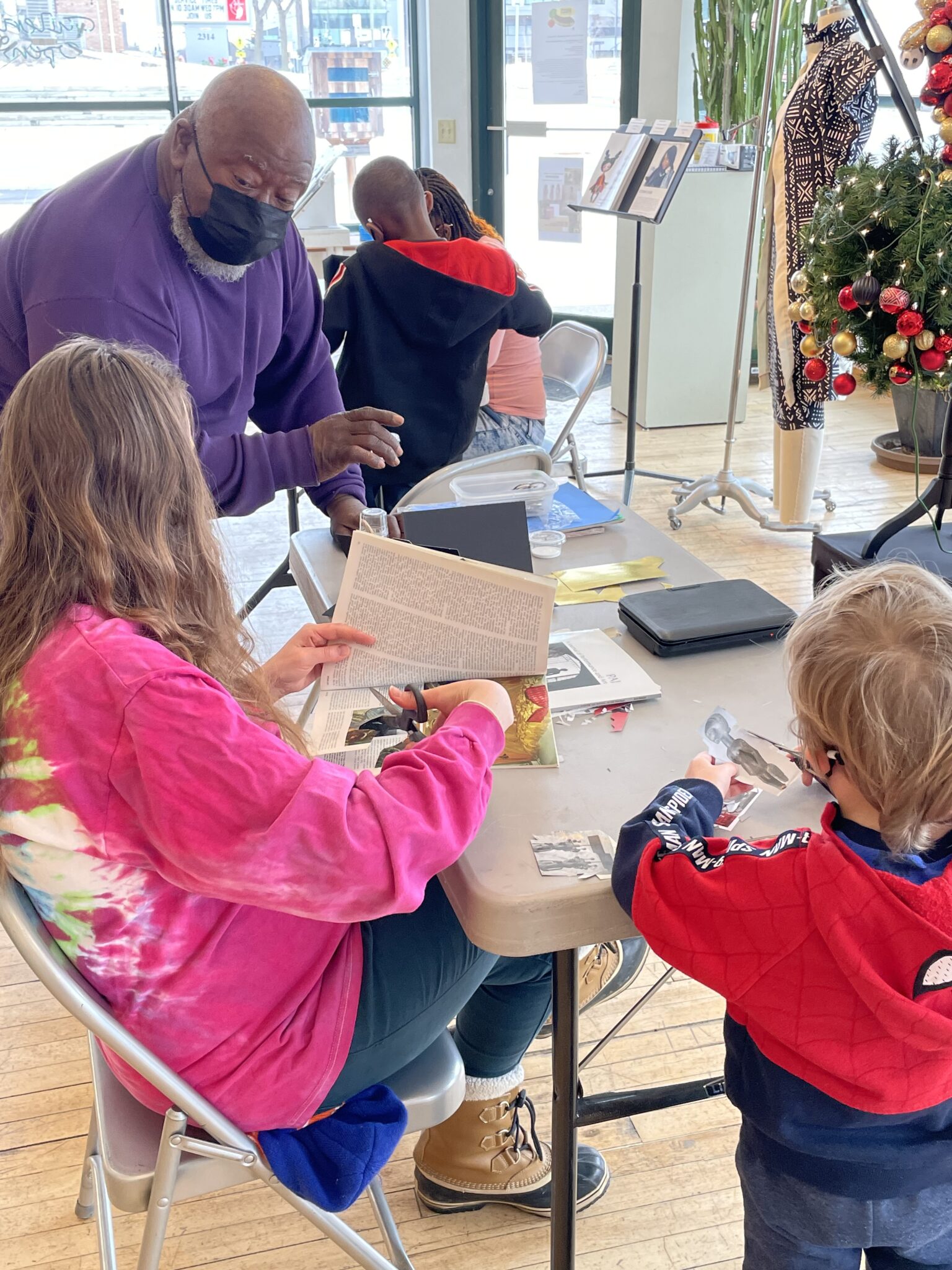 Bill works with children during a Youth Art Day as part of BHME 2022.